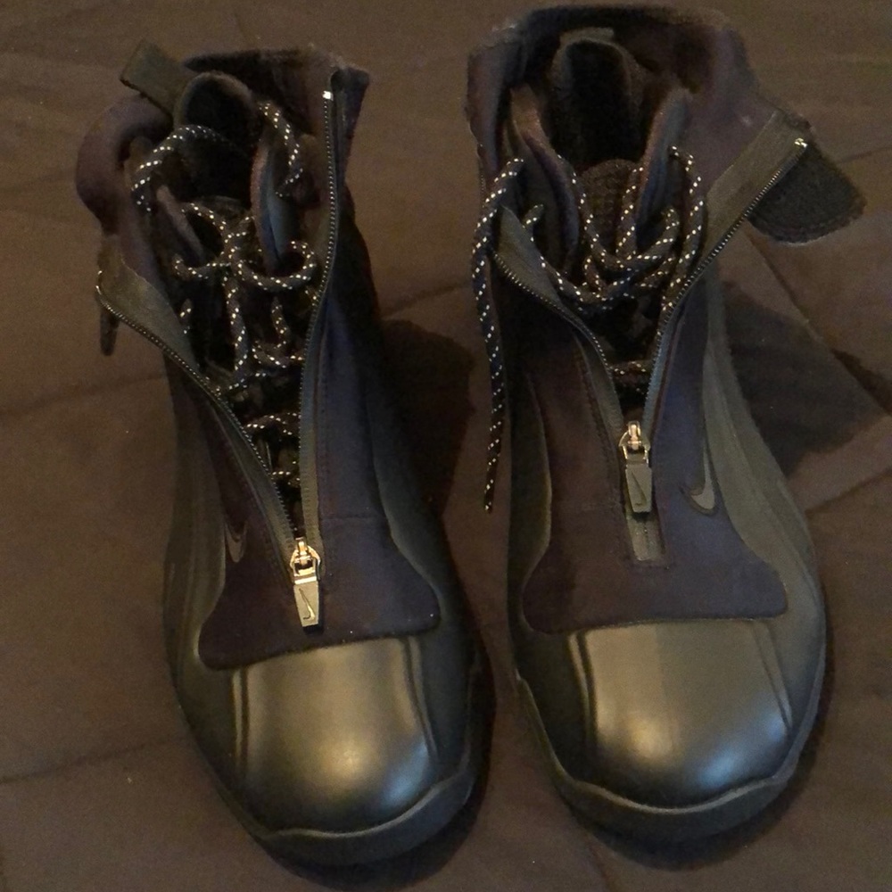 Brand:Nike Size:11 Color:Black Material: Black stretch with rubber